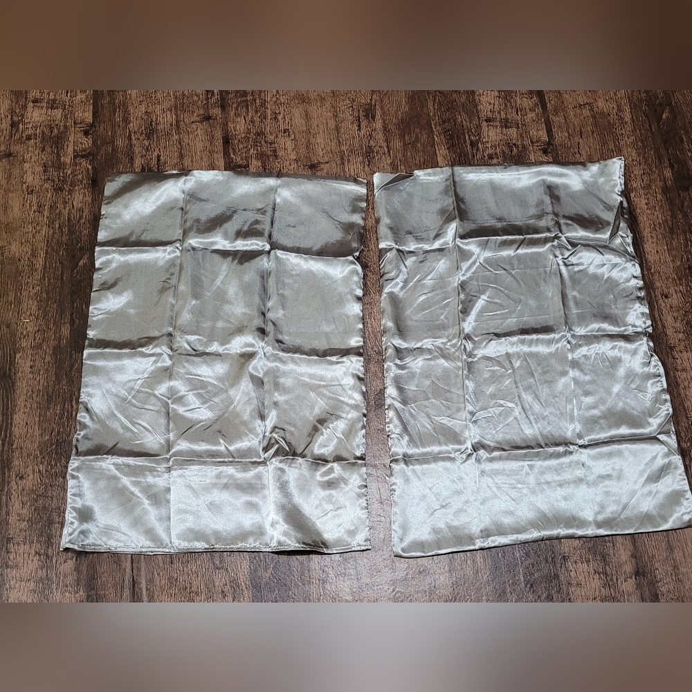 NWOT Silver Envelope Style Standard Size Satin Pillowcase Pair